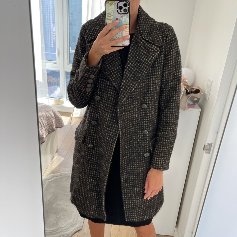 WOOL COAT WITH OPTIONAL FUR COLLAR
WOOL BLEND AND MINK FUR DETAILS